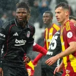 Kayserispor and Beşiktaş meet in the Turkish league in bitter cold and rain.