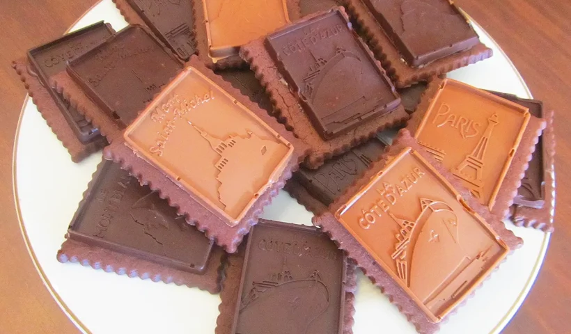 a plate with cocoa biscuits with dark and milk chocolate