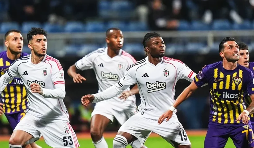 Eyüpspor and Beşiktaş players during a match