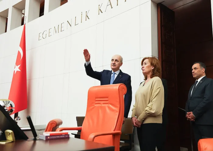 the president of the Spanish Congress of Deputies, Francina Armengol Socías, with the speaker of the Turkish Grand National Assembly, Numan Kurtulmuş, at the Turkish Parliament in Ankara.