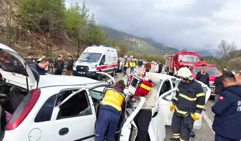 A head-on collision between two cars on a Turkish highway left many dead and injured.