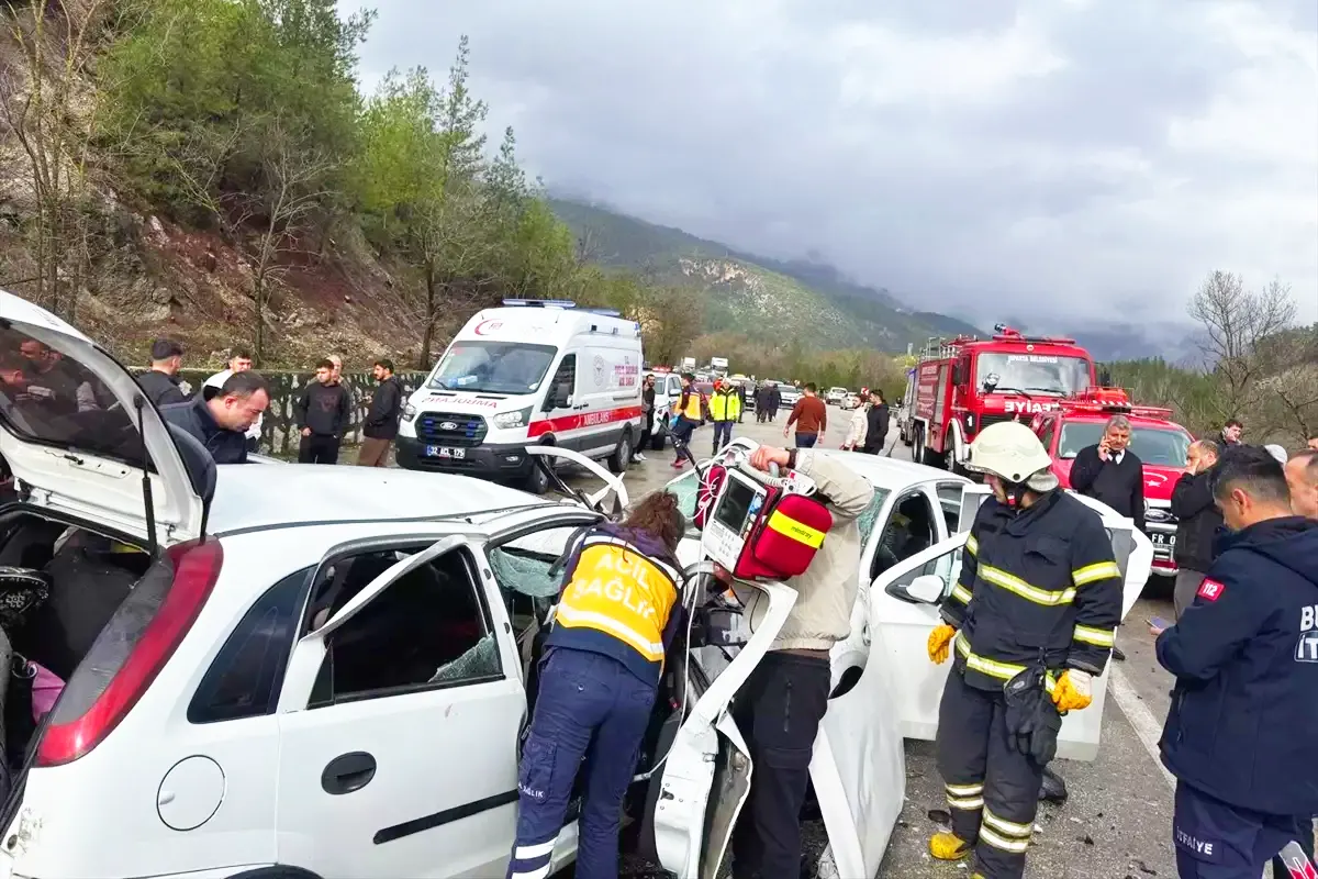 A head-on collision between two cars on a Turkish highway left many dead and injured.
