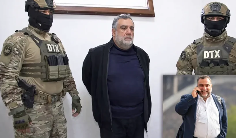 El exlíder separatista de Karabaj Ruber Vardanyan aparece esposado con las manos a la espalda junto a dos soldados de Azerbaiyán; en una esquina se muestra una imagen antigua suya cuando estaba en el poder