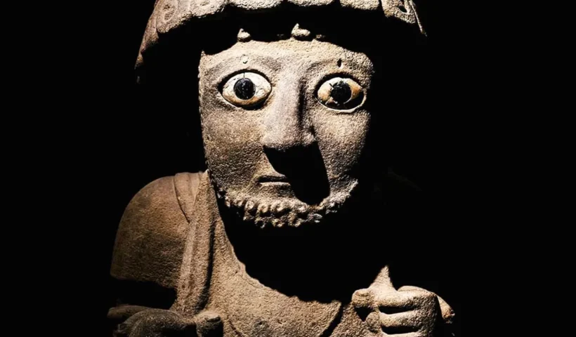 imagen de la estatua del rey hitita Suppiluliuma en el Museo Arqueológico de Hatay