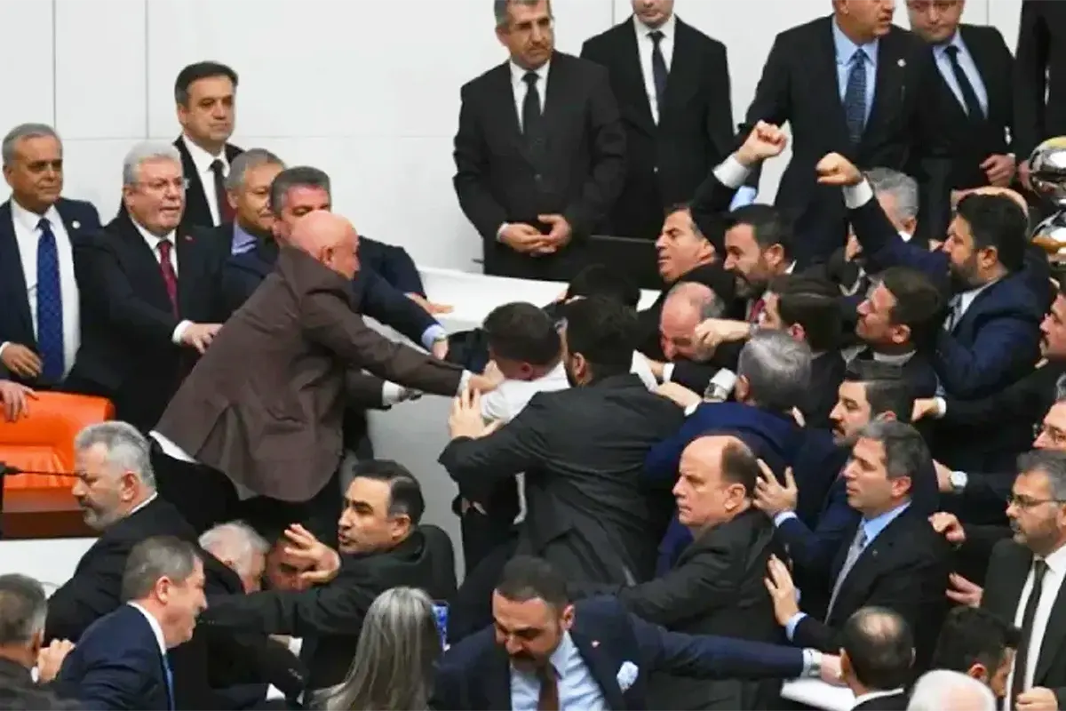 AKP and CHP MPs come to blows in Turkish parliament