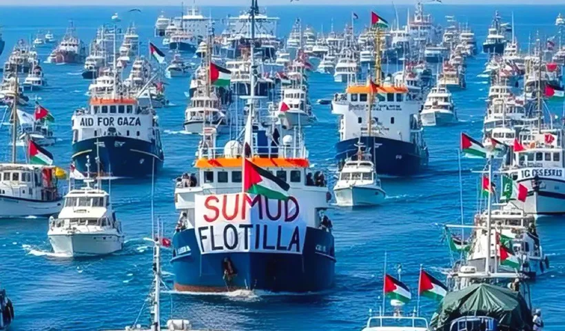 decenas de barcos en un convoy de la flotilla internacional Sumud rumbo a Gaza