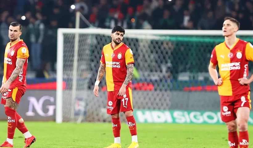 Galatasaray players standing by the goal and looking resigned after suffering a defeat in the Turkish league.