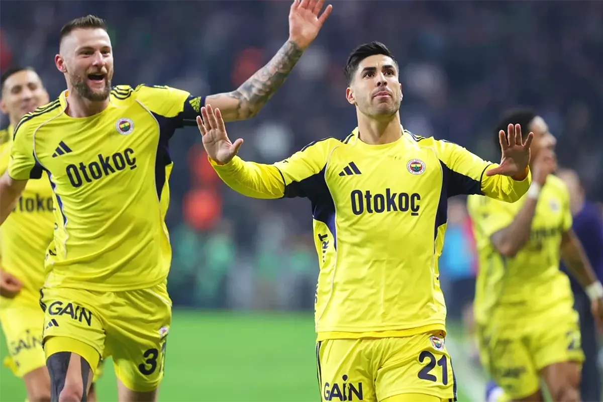 Spain's Marco Asensio celebrates a goal scored for Fenerbahçe in the Turkish league.