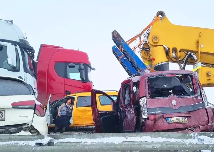 several vehicles damaged after a multiple collision in Turkey