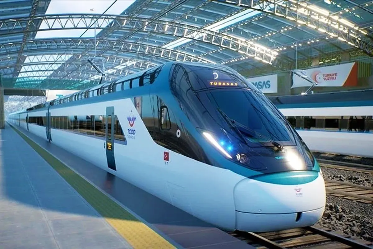 un tren de alta velocidad en una estación de Turquía