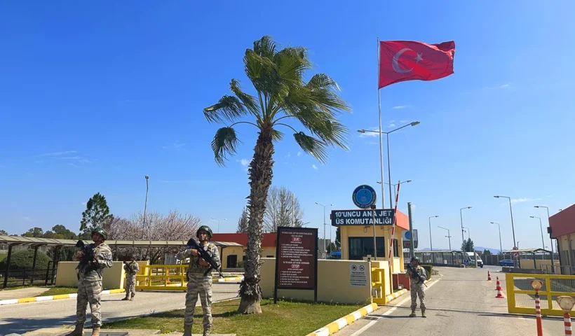 Turkish soldiers stand guard at the entrance to the İncirlik air base in Adana.