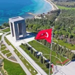 vista aérea del gigantesco monumento a los mártires de Çanakkale (Galípoli)