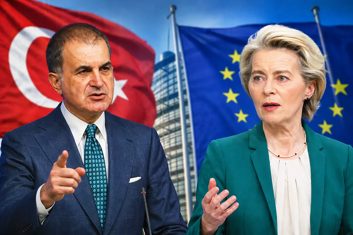 el portavoz del partido turco AKP, Ömer Çelik, junto a la presidenta de la Comisión Europea, Ursula von der Leyen; detrás aparecen las banderas de Turquía y la UE