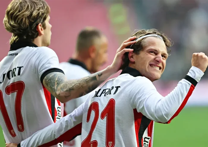 Carlo Holse celebrates a goal by Samsunspor during the match against Beşiktaş