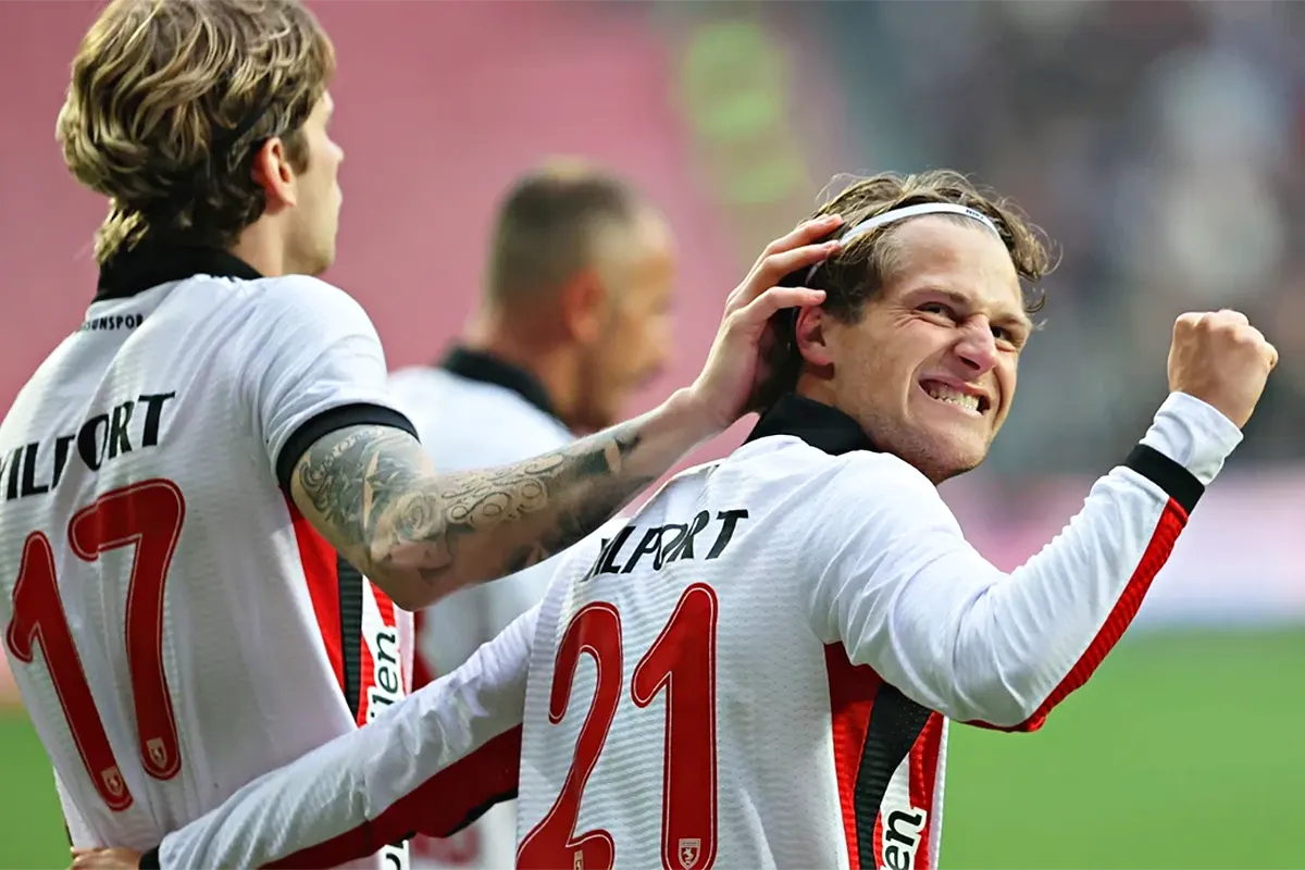 Carlo Holse celebrates a goal by Samsunspor during the match against Beşiktaş
