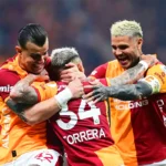 Torreira celebrates a goal scored for Galatasaray with his teammates