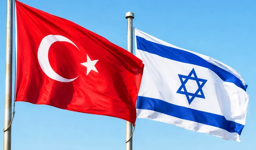 dos mástiles con las banderas de Turquía e Israel