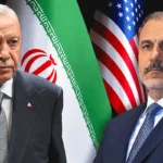 el presidente turco Erdoğan a la izquierda, a la derecha su ministro de exteriores Hakan Fidan, y de fondo las banderas de Irán y Estados Unidos