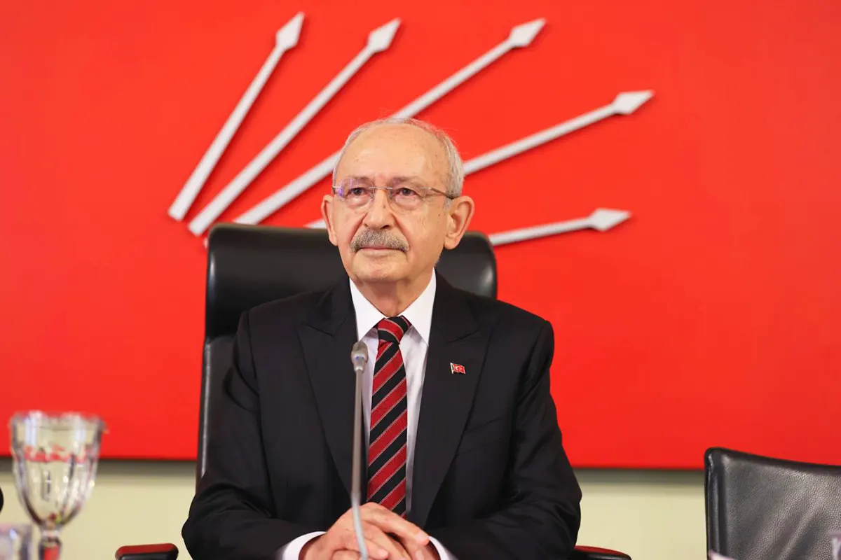 a picture of Kılıçdaroğlu sitting in his office with the CHP symbol in the background