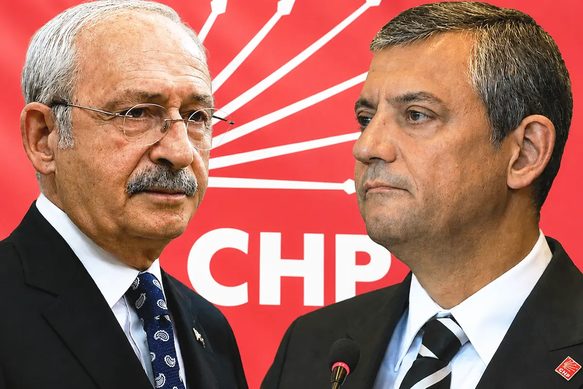 Kılıçdaroğlu a la izquierda y Özel a la derecha, sobre un fondo con las siglas y el logo del partido CHP