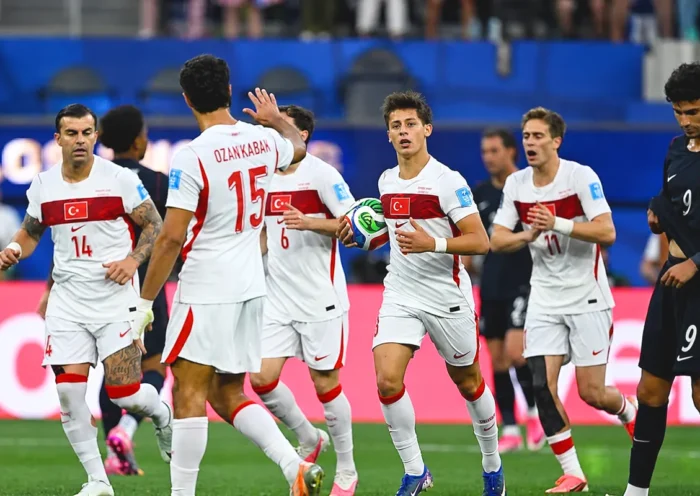 jugadores turcos, entre ellos Arda Güler, celebran un gol ante Estados Unidos en el Mundial