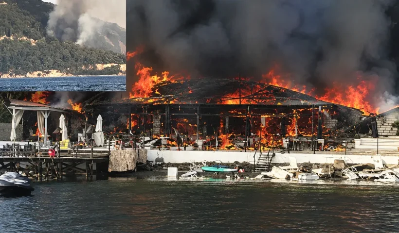 un restaurante junto a una playa ardiendo completamente; en una esquina, imagen de un bosque ardiendo