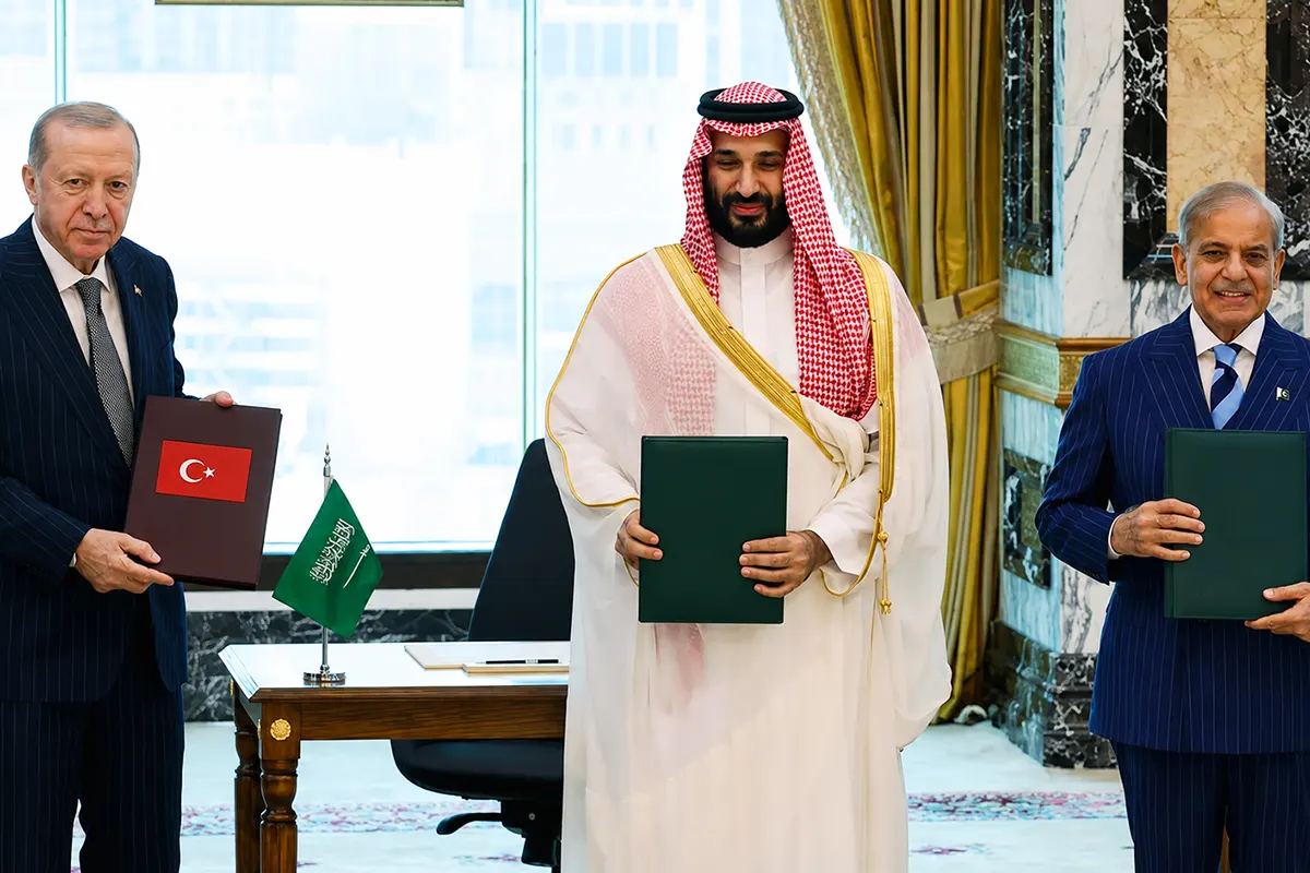 Turkish President Recep Tayyip Erdoğan, Saudi Crown Prince Mohammed bin Salman and Pakistani Prime Minister Shahbaz Sharif after signing the Mecca Defence Agreement