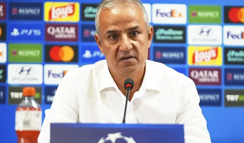 İsmail Kartal announcing his resignation from Fenerbahçe at a post-match press conference